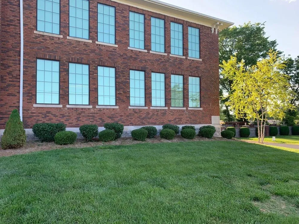 Professional lawn mowing service with custom design in Oakland, KY by Smokin Grass