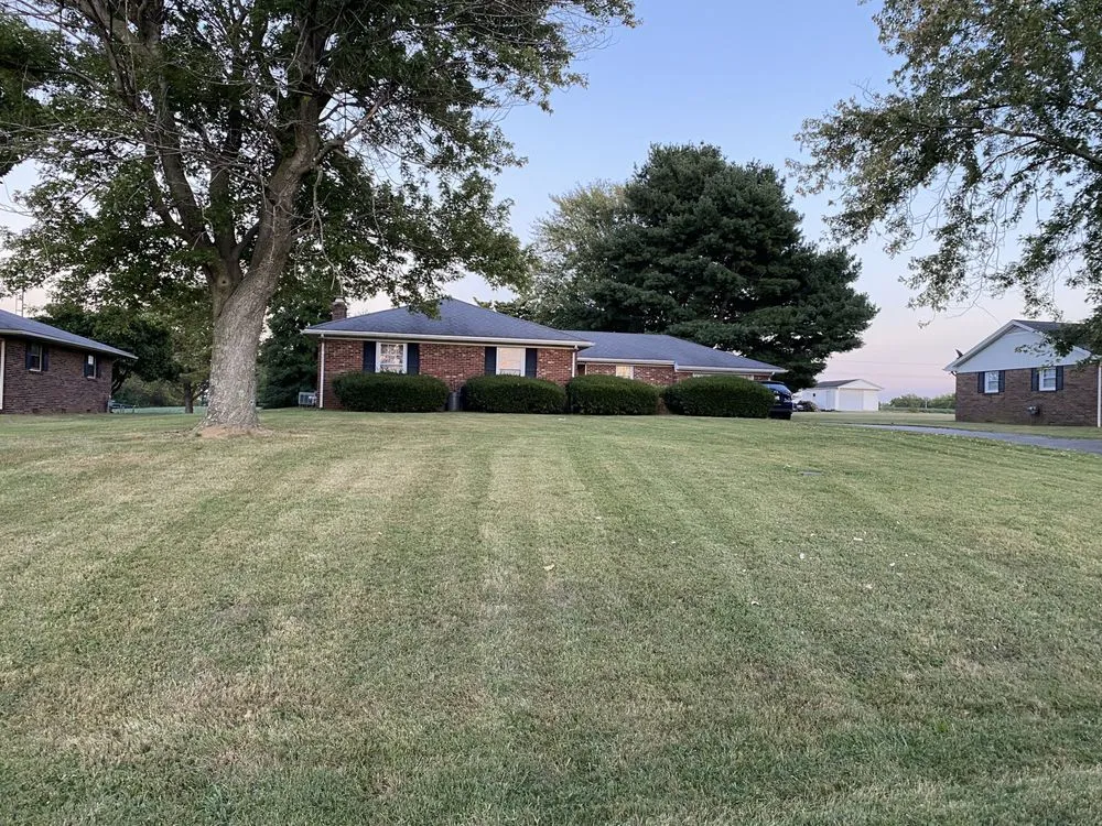 Custom residential landscaping in Oakland, KY - Smokin Grass