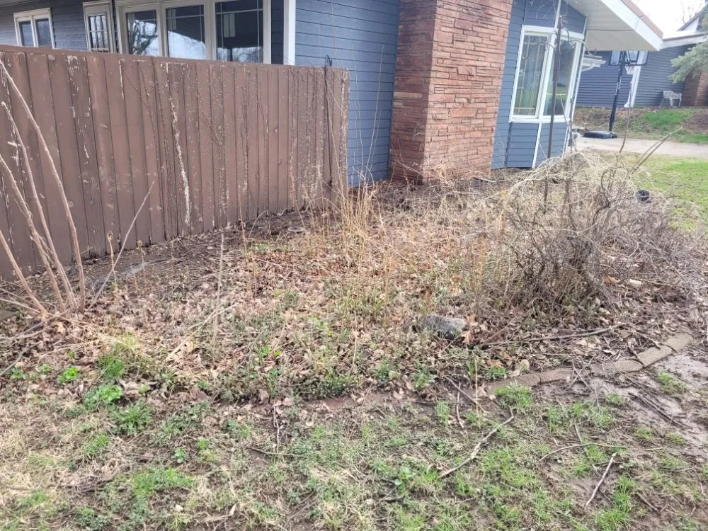 Trusted lawn care service for beautiful yards across Des Moines, IA - Smokin Joe's home sevices.