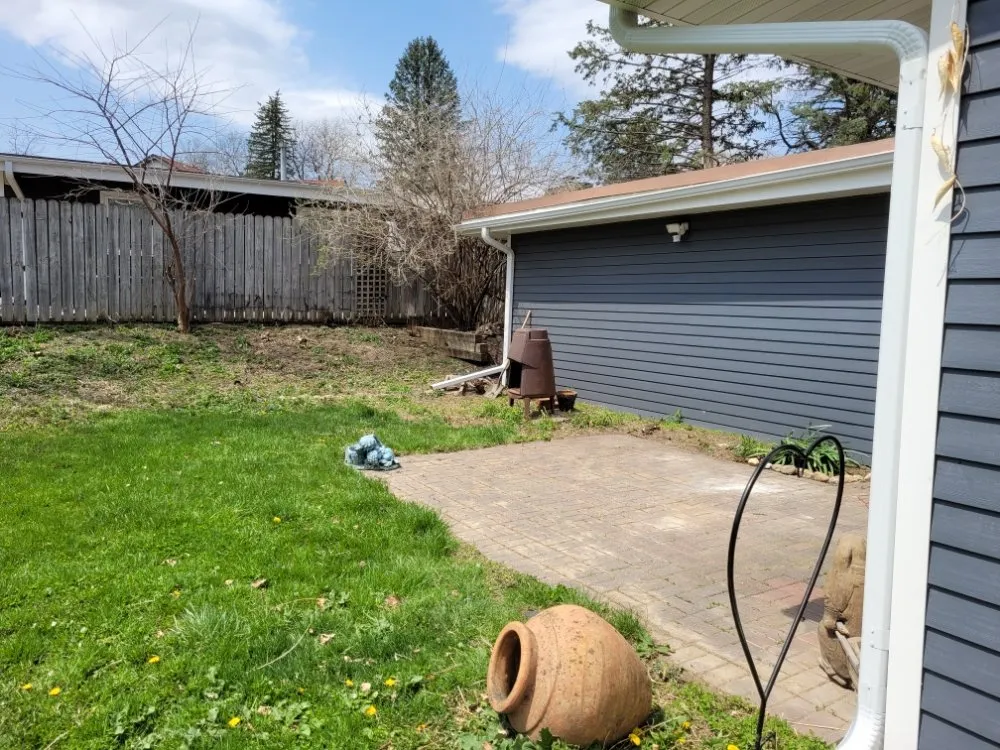 Professional landscape installation in Des Moines, IA - Smokin Joe's home sevices.