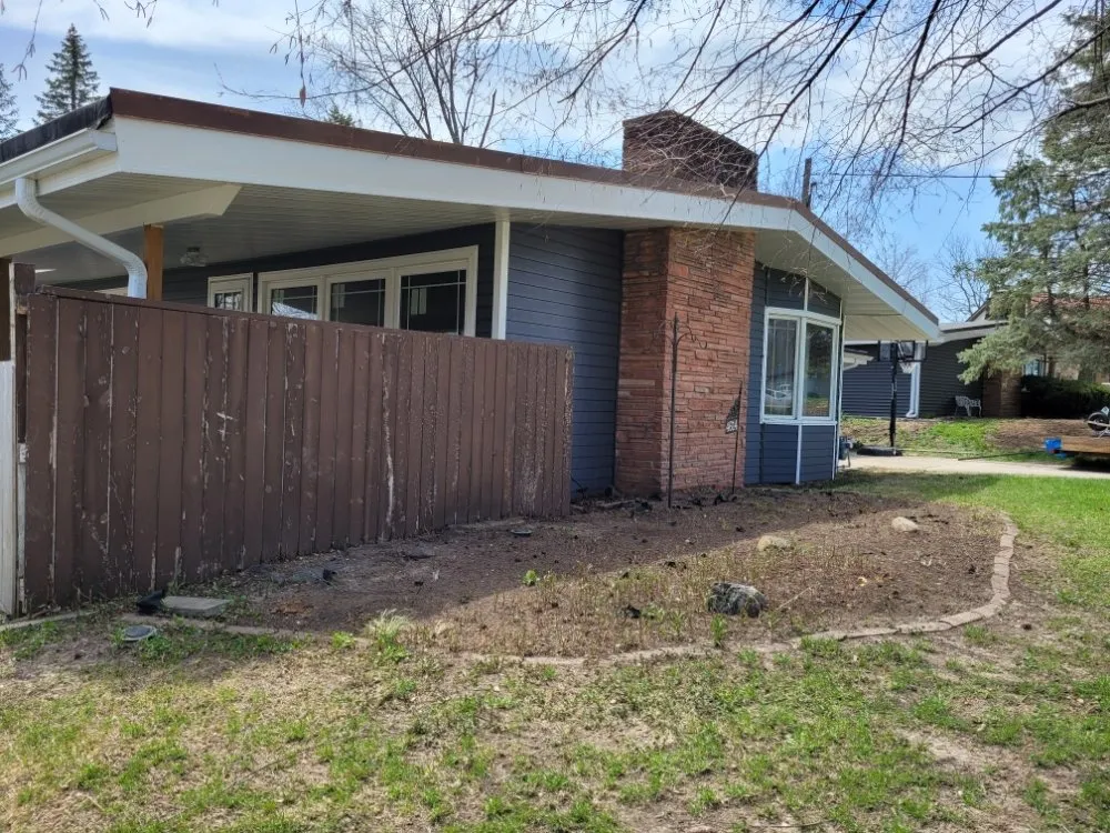 Trusted garden landscaping in Des Moines, IA by Smokin Joe's home sevices.