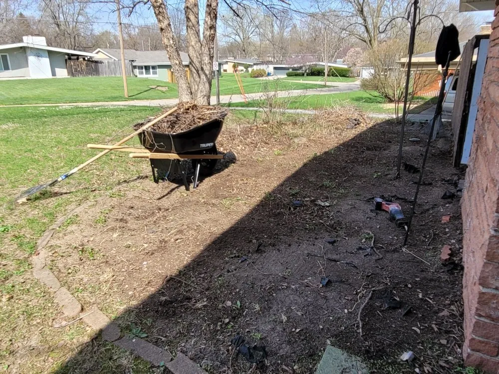 Reliable lawn mowing service for year-round maintenance across Des Moines, IA - Smokin Joe's home sevices.