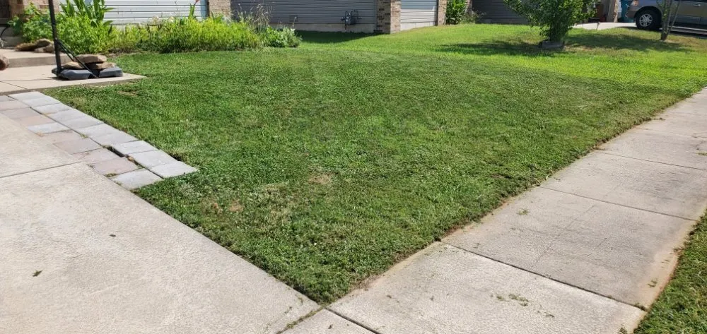 Custom lawn mowing service near you in Springfield, MO by Smokin Mowhawk Lawn Care