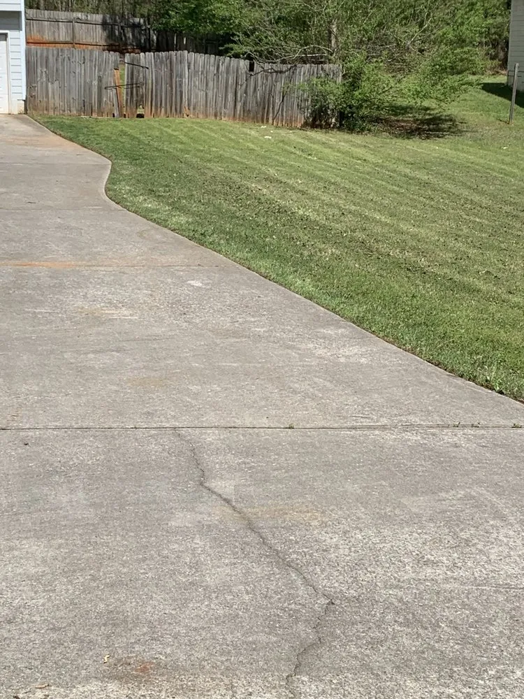 Custom lawn care service in Powder Springs, GA by Smoking Grass Lawn Service