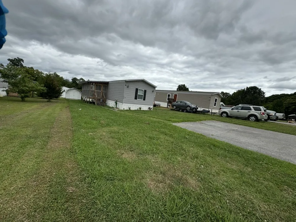 Professional yard cleanup service in Sevierville, TN by Smoky’s Landscaping