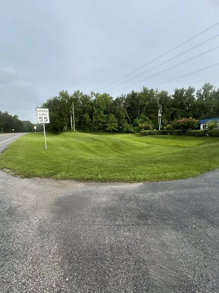 Custom garden landscaping for residential properties in Spring Hill, FL by Smooth Edge