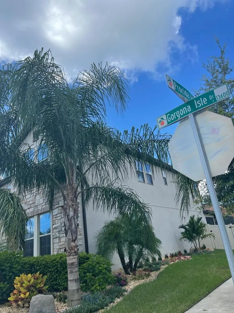 Local yard maintenance for residential properties in Orlando, FL by SNB Landscape & Services