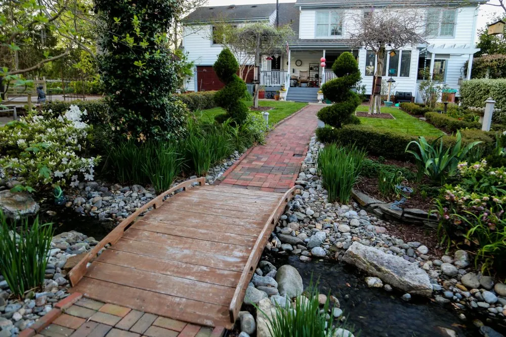 Custom lawn care service for beautiful yards in Chesapeake, VA by Snipes Lawn & Landscaping