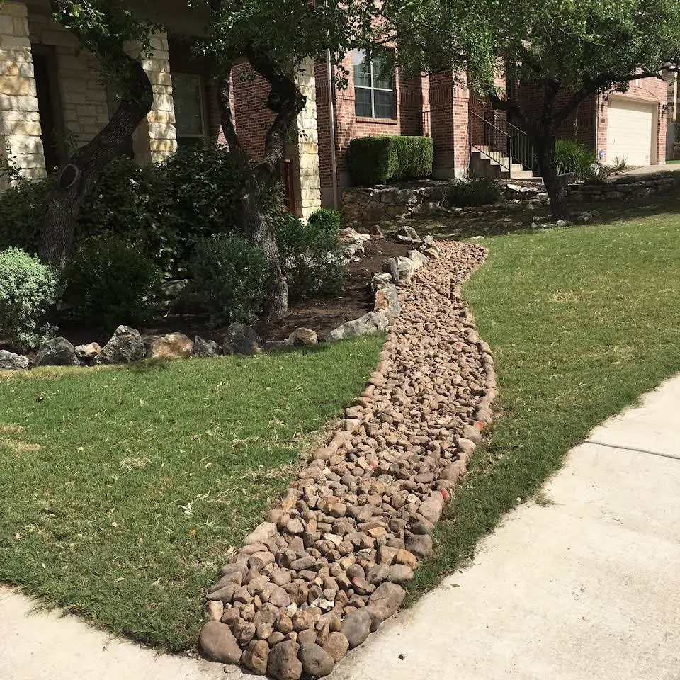 Expert lawn mowing service in San Antonio, TX - SNL Total landscapes