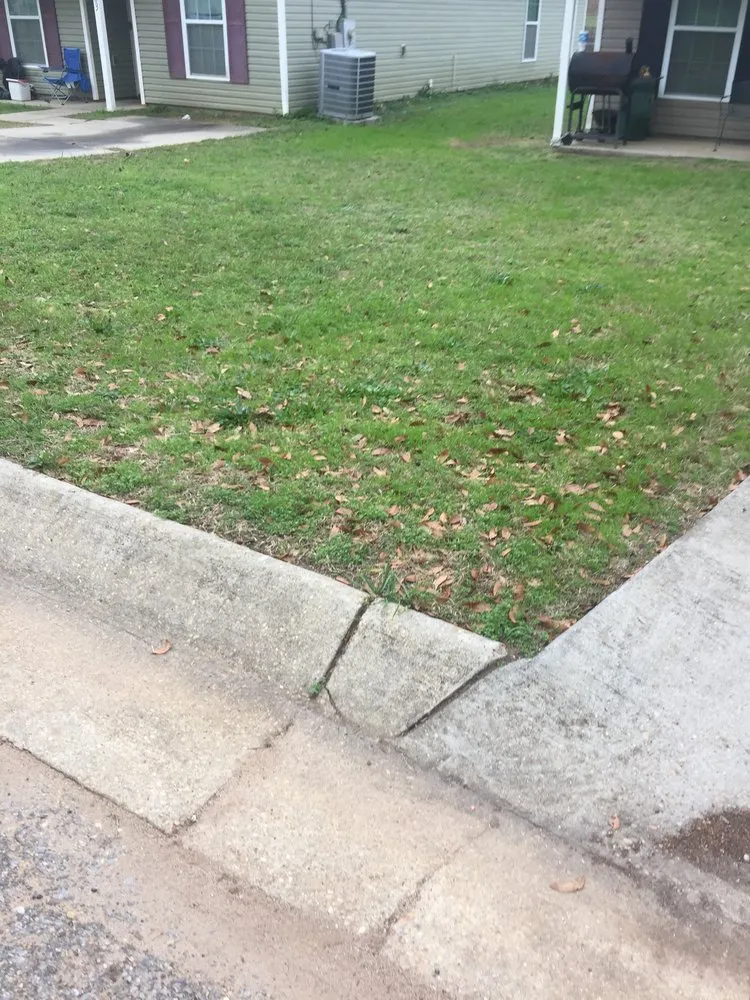 Reliable lawn mowing service experts serving Pensacola, FL - Snowman Lawn Care