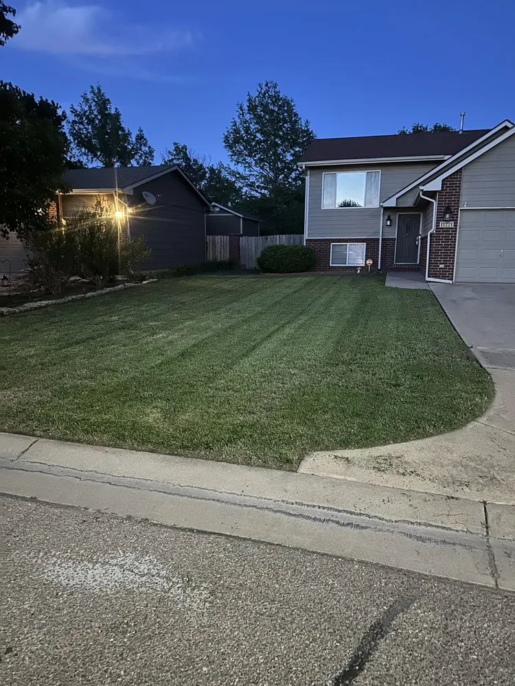 Affordable lawn mowing service experts serving Wichita, KS - Snow’s Lawn Care Services