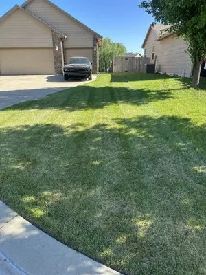 Snow’s Lawn Care Services Logo