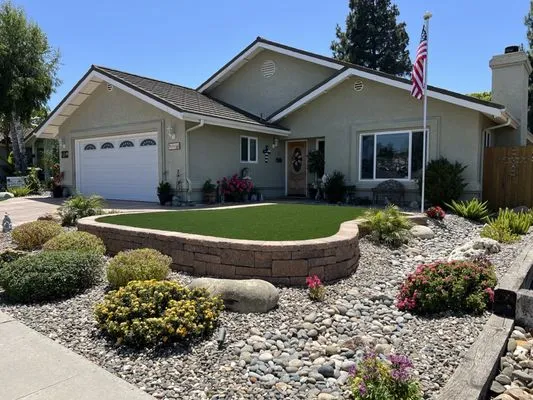 Snyder Landscaping Logo