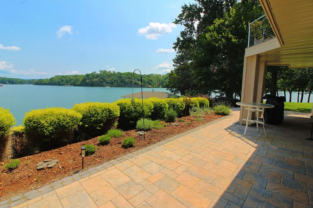 Professional lawn mowing service in Roanoke, VA - Snyder Siteworks