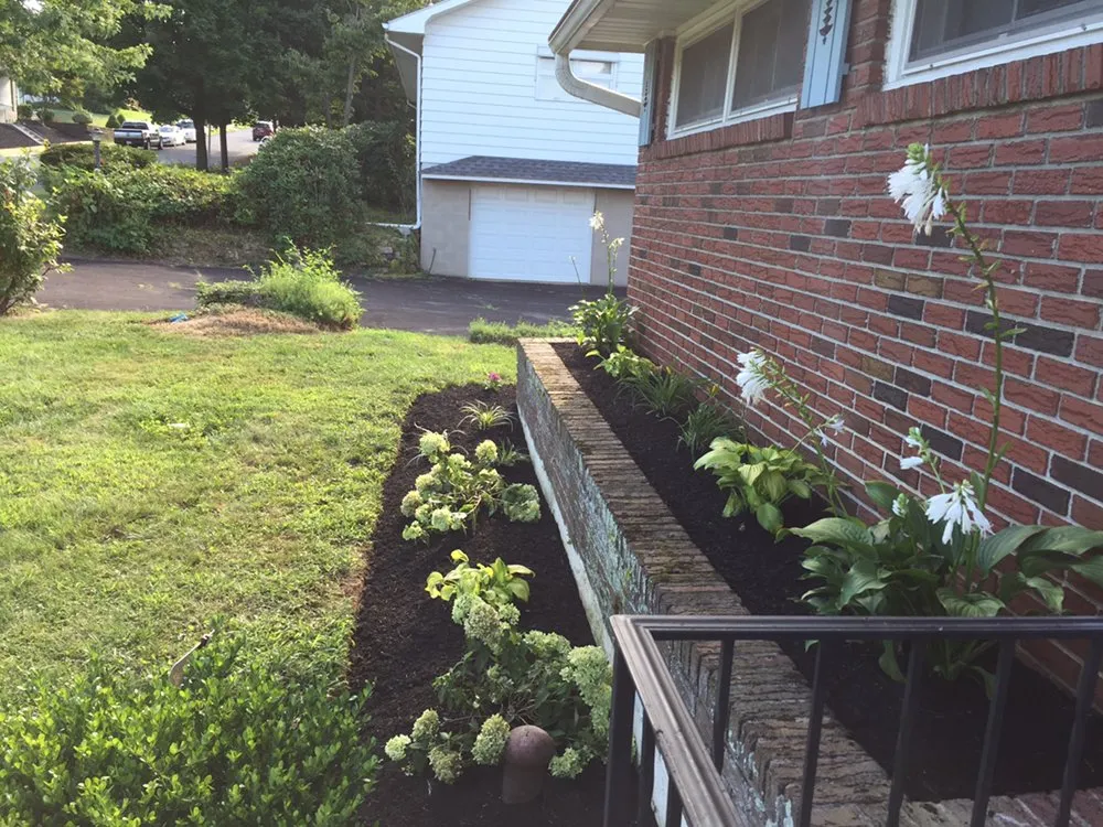 Reliable garden landscaping experts serving Emmaus, PA - Snyder’s all season landscape