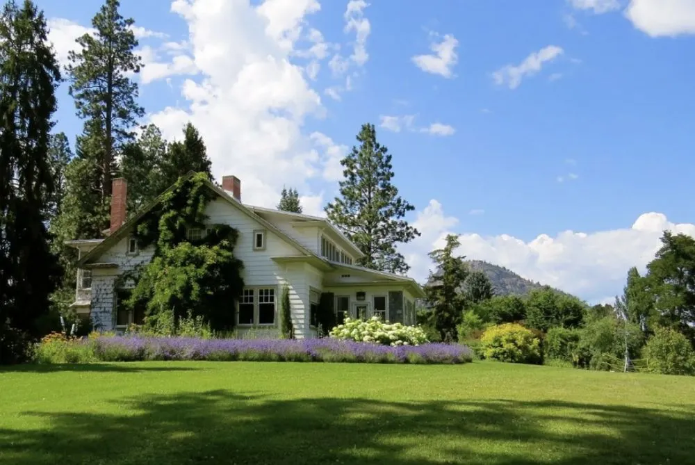 Custom landscape installation experts serving Kalamazoo, MI - Snyder's Lawn Care