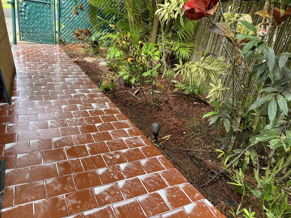 Custom garden landscaping in Waipahu, HI by So Clean Hawaii