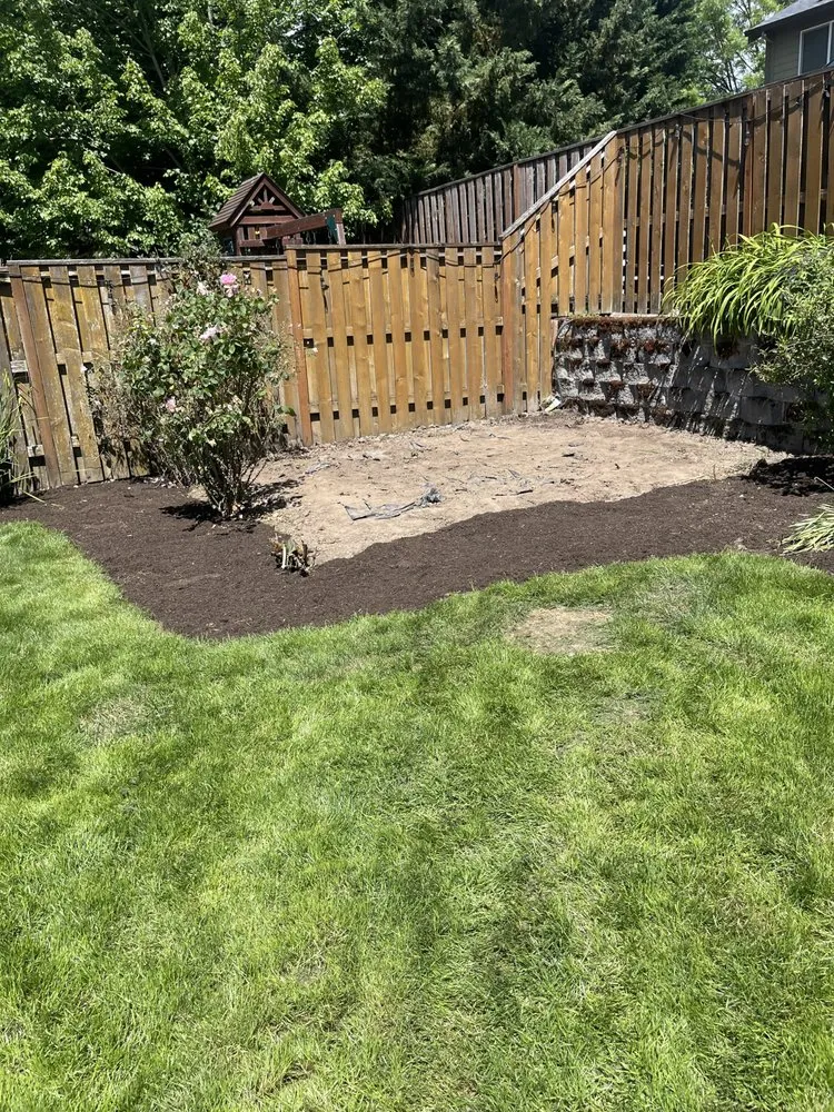 Affordable yard cleanup service with custom design across Newberg, OR - So Green