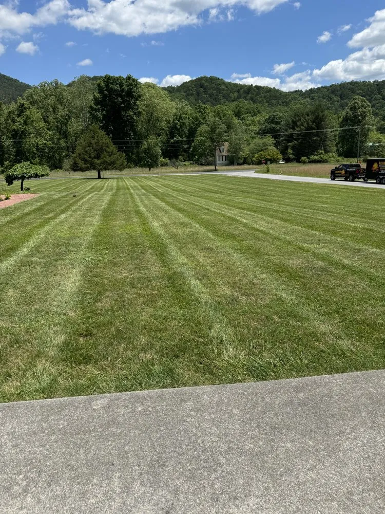 Professional landscaping services experts serving Roanoke, VA - S.O. Lawn Care