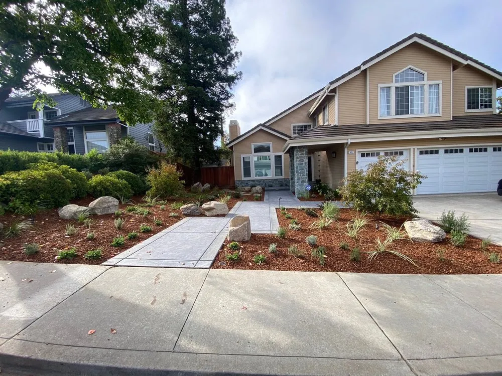 Affordable garden landscaping for year-round maintenance in Brentwood, CA by Social Spaces
