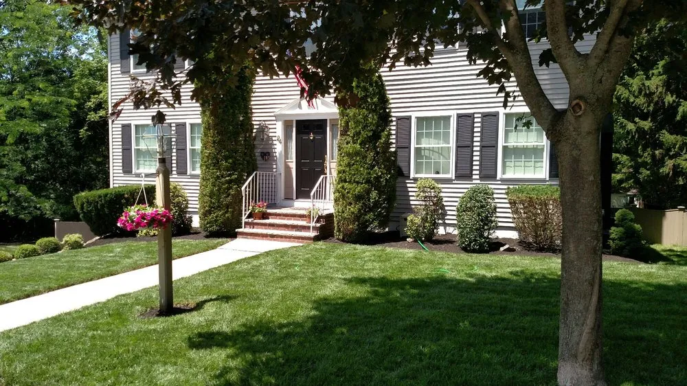 Expert garden landscaping for homes in Saunderstown, RI by Sodco