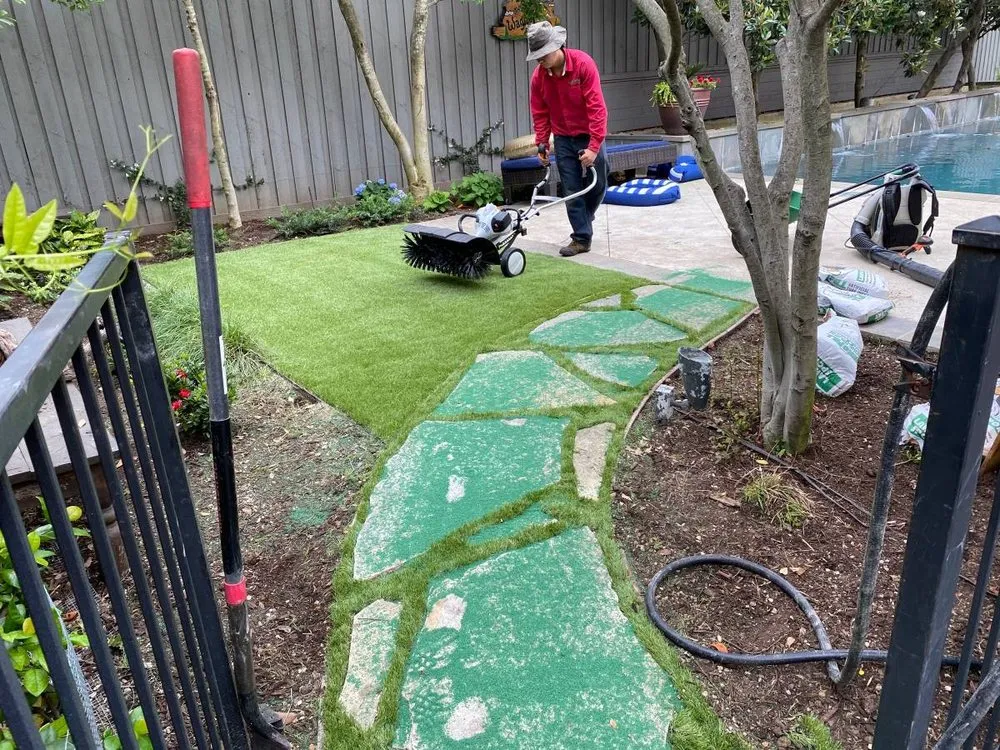 Custom yard cleanup service in Dallas, TX by Sodgreen