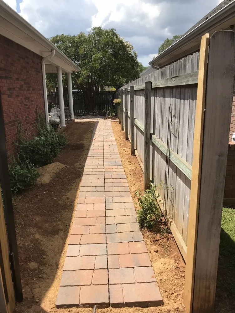 Custom yard cleanup service in Decatur, AL by Sohn's Services