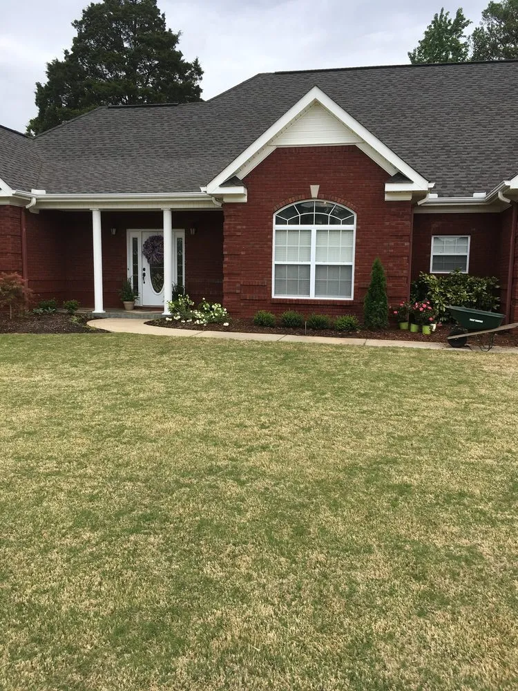 Custom yard maintenance in Decatur, AL by Sohn's Services