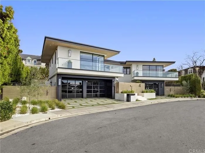 Top-rated yard maintenance with custom design in Fountain Valley, CA by Sol Coast Landscape