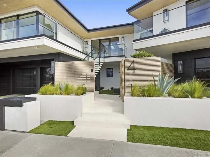 Custom garden landscaping with custom design in Fountain Valley, CA by Sol Coast Landscape