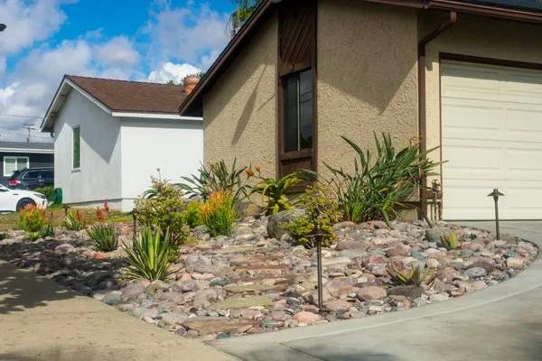 Solana Landscape & construction Logo