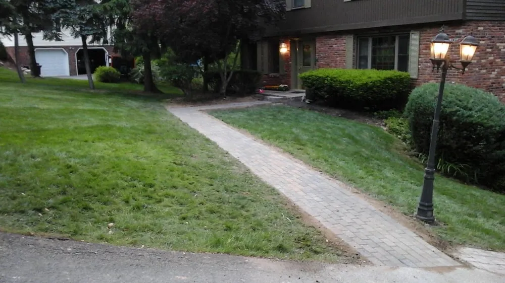 Custom lawn care service near you across Pittsburgh, PA - Solid Contracting