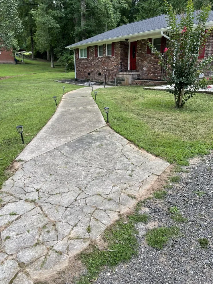 Affordable lawn care service experts serving Forest Park, GA - Solid Profit