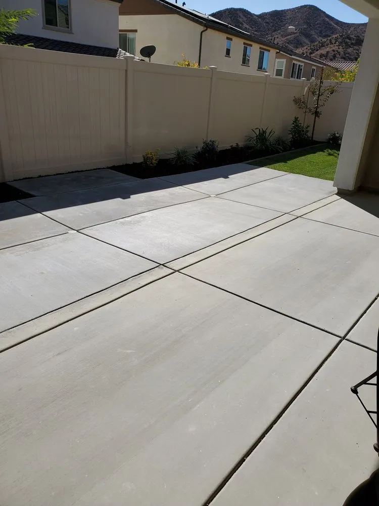 Top-rated yard cleanup service experts serving Wildomar, CA - Solid Rock Landscape