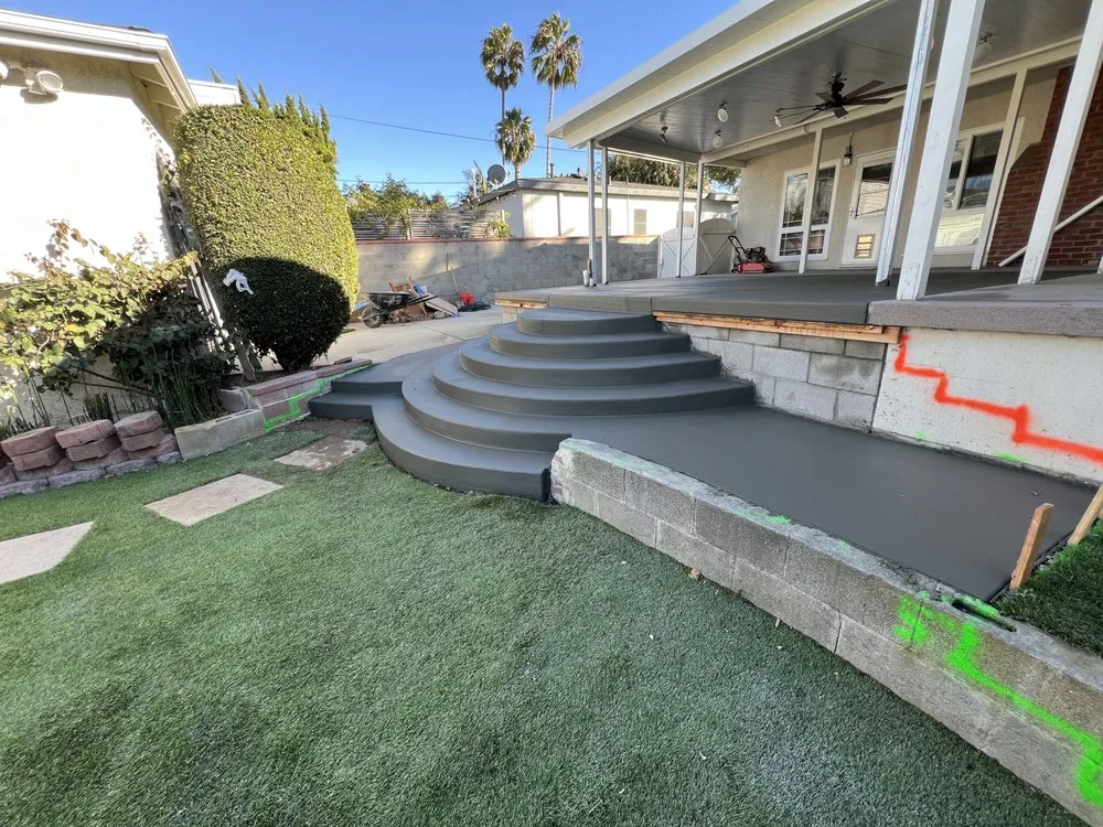 Affordable lawn care service for homes in Huntington Beach, CA by Solid Rock Landscapes
