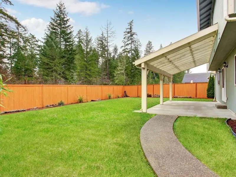 Expert outdoor landscaping for beautiful yards in Fredericksburg, VA by Solis Landscaping Services