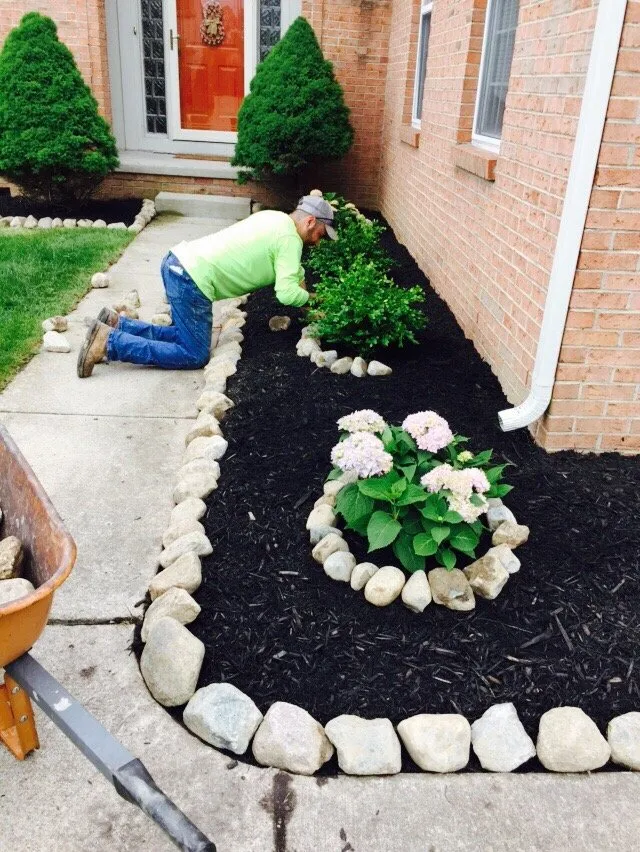 Local yard cleanup service in Ypsilanti, MI - Solis Lawn Care