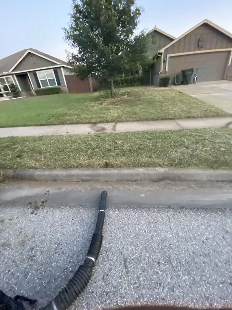 Trusted yard maintenance in Collinsville, OK by Solo lawns