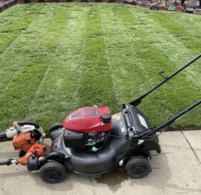 Custom lawn mowing service experts serving Collinsville, OK - Solo lawns
