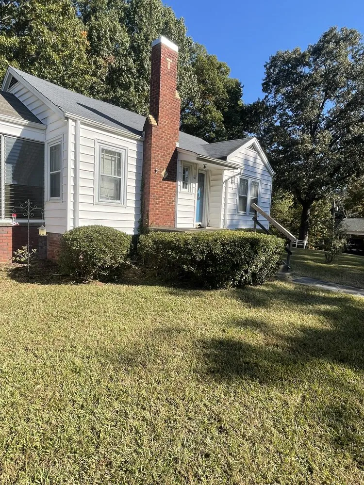 Custom yard cleanup service experts serving Kannapolis, NC - Solomon Landscapes