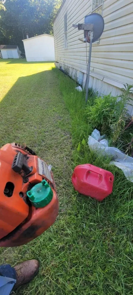 Affordable lawn care service experts serving Florence, SC - Solo's Lawncare Service