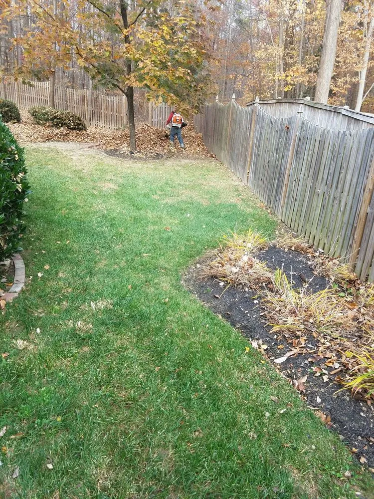 Reliable yard maintenance for homes in Woodbridge, VA by Solution lands