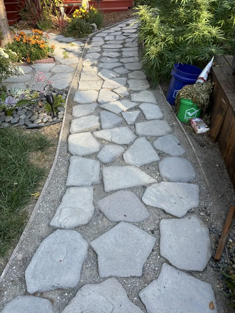 Expert yard maintenance for year-round maintenance in Petaluma, CA by Sonomarin Landscape Materials