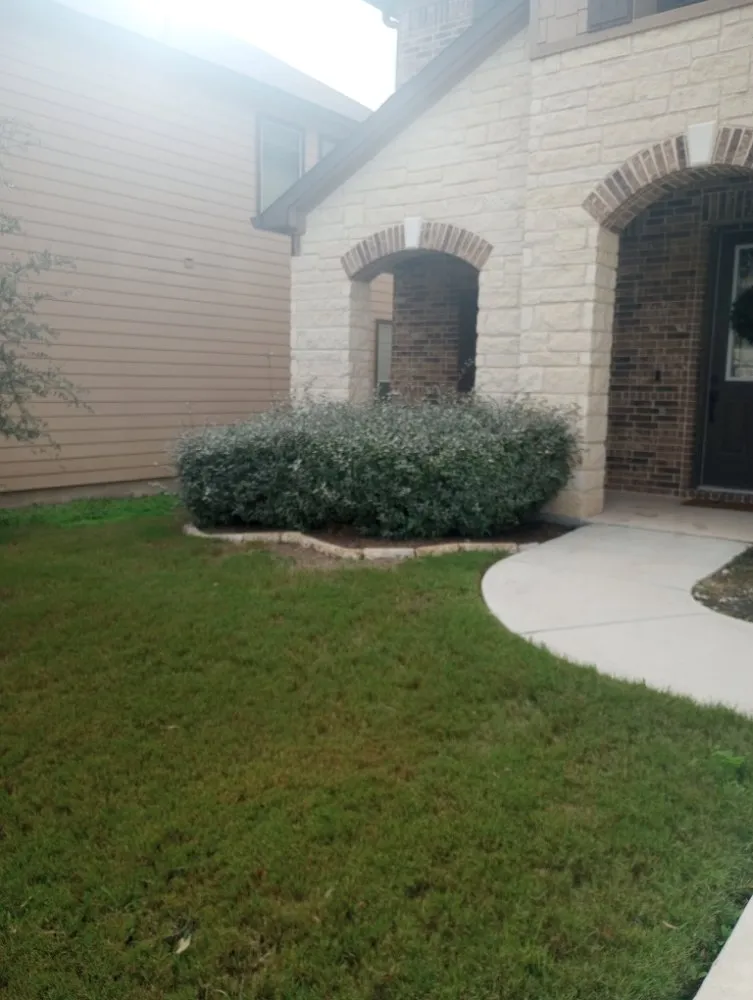 Professional lawn mowing service in San Antonio, TX - Sons bros & I Lawn Service