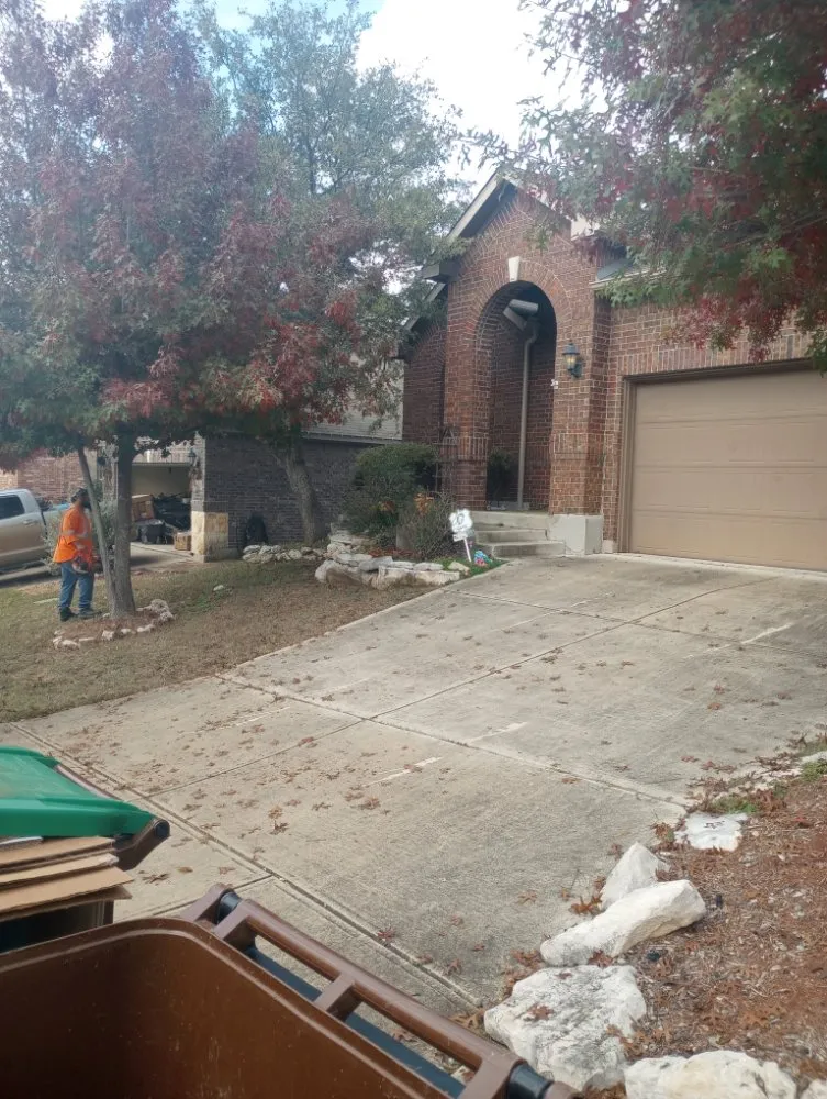 Expert yard maintenance experts serving San Antonio, TX - Sons bros & I Lawn Service