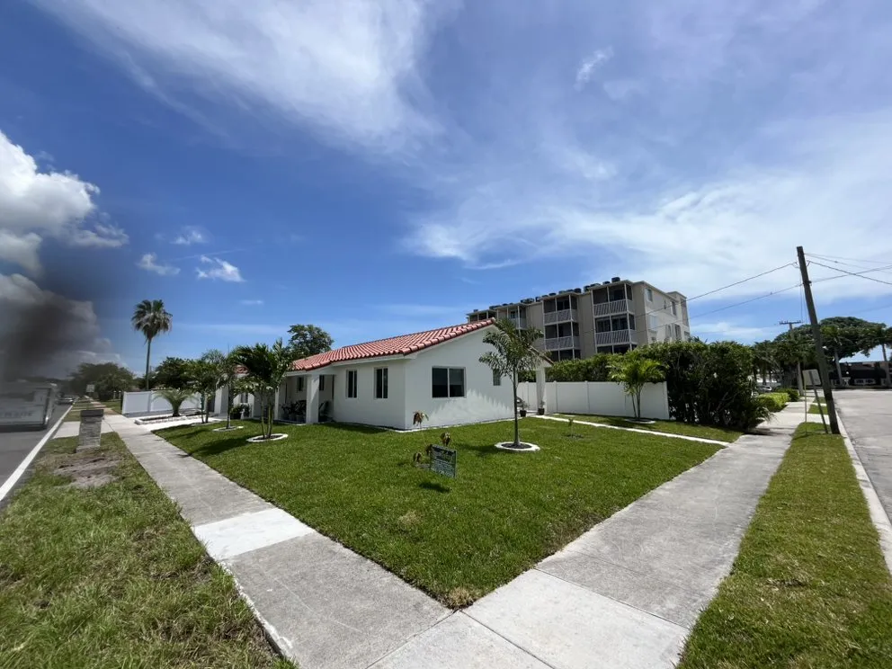 Affordable landscape design near you in Greenacres, FL by SoonGreen Landscaping Services