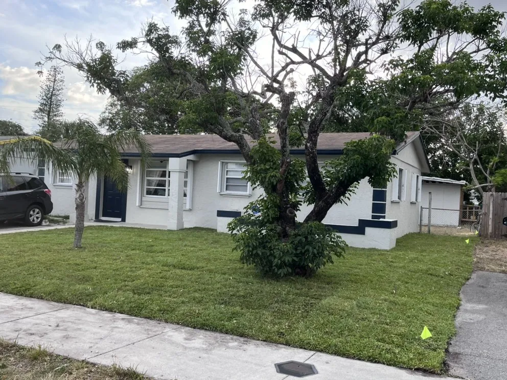 Expert residential landscaping experts serving Greenacres, FL - SoonGreen Landscaping Services