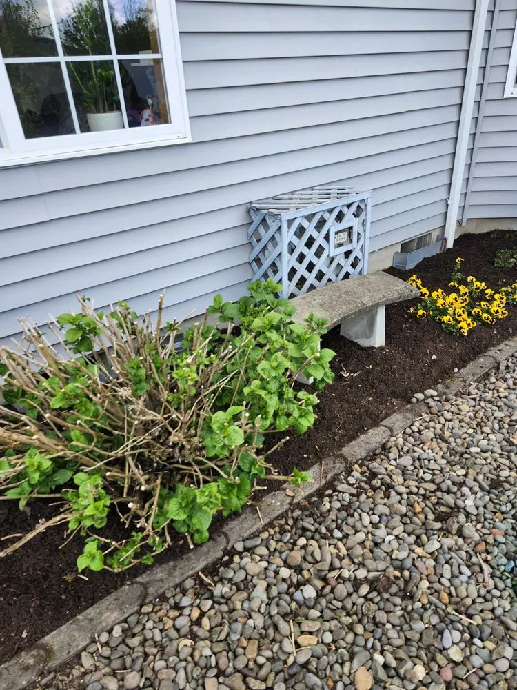 Custom garden landscaping with custom design in Canby, OR by Soria All Solutions to Your Lawn