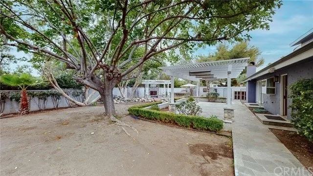 Expert garden landscaping for homes in Santa Ana, CA by Sosa & Sons Landscaping