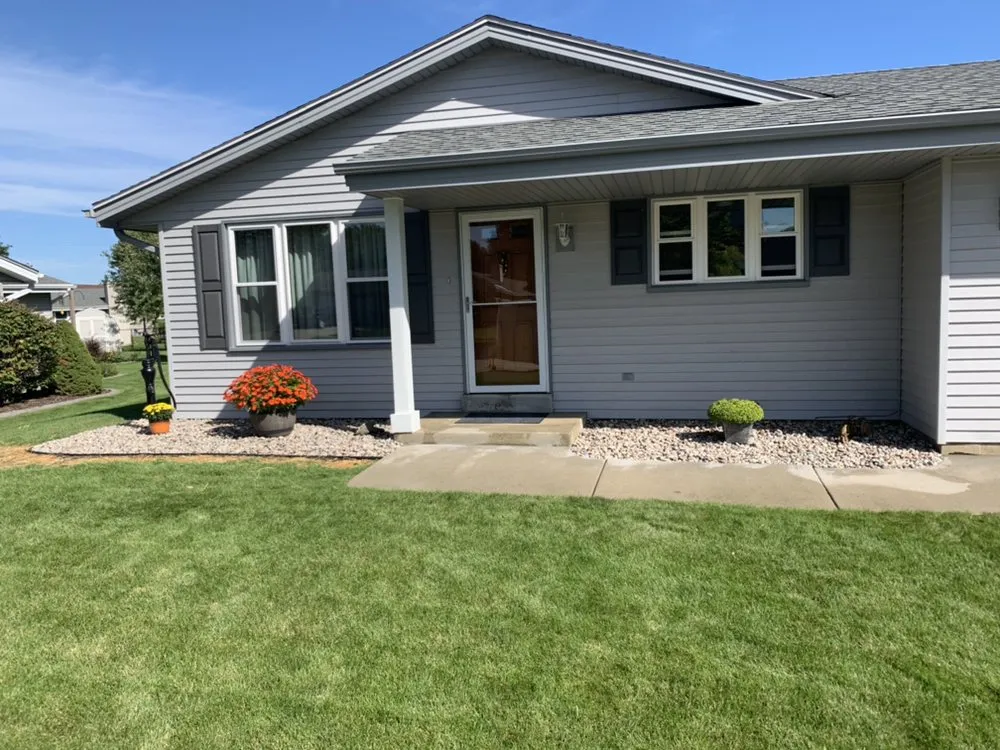 Custom residential landscaping experts serving Oak Creek, WI - Sosa Seasonal Services